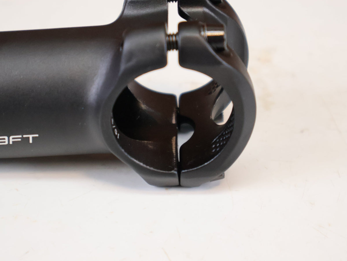 Lenker von Procraft, PROCRAFT SL 31.8 VORBAU 40° 90MM SCHWARZ 1 1/8 ZOLL ALUMINIUM vor USEDBIKES-OB.DE Hintergrund
