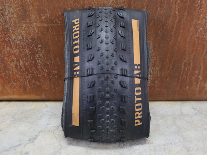 Reifen von Bontrager, PROTOLAB BONTRAGER – VALLNORD RSL XR TLR / 29×2.4 / XC RACE TIRE SET vor USEDBIKES - OB.DE Hintergrund