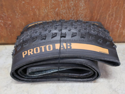 Reifen von Bontrager, PROTOLAB BONTRAGER – VALLNORD RSL XR TLR / 29×2.4 / XC RACE TIRE SET vor USEDBIKES - OB.DE Hintergrund