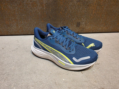 Freizeit - Damenschuh von Puma, PUMA BORA HANSGOHE VELOCITY NITRO™ 3 LAUFSCHUH DAMEN in variant_title vor USEDBIKES - OB.DE Hintergrund