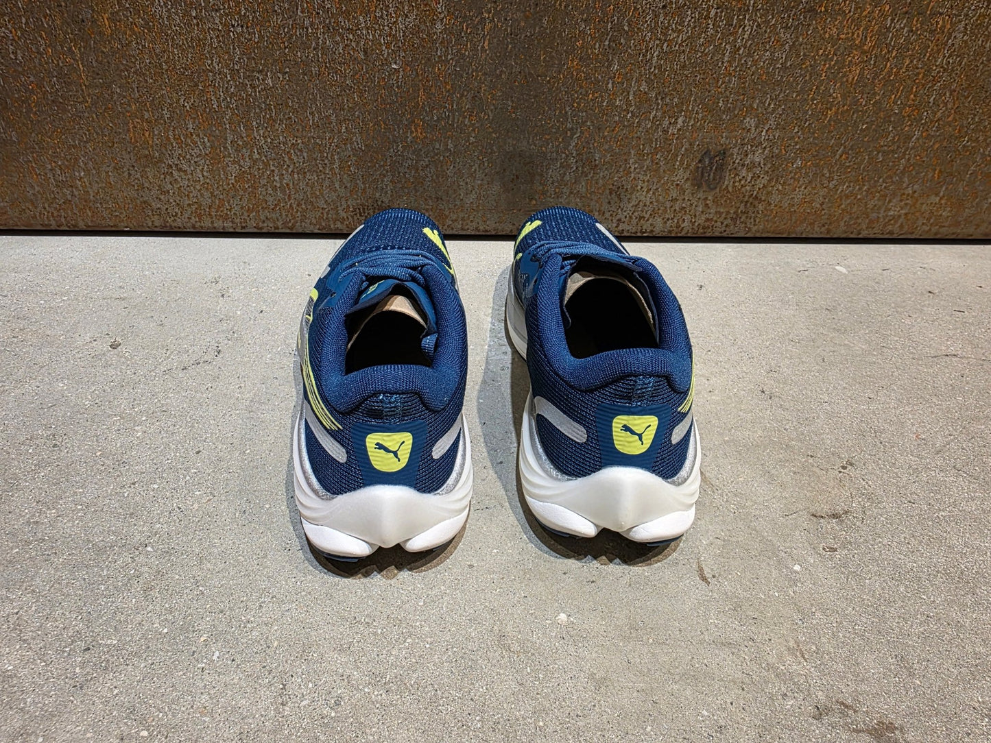 Freizeit - Damenschuh von Puma, PUMA BORA HANSGOHE VELOCITY NITRO™ 3 LAUFSCHUH DAMEN in variant_title vor USEDBIKES - OB.DE Hintergrund
