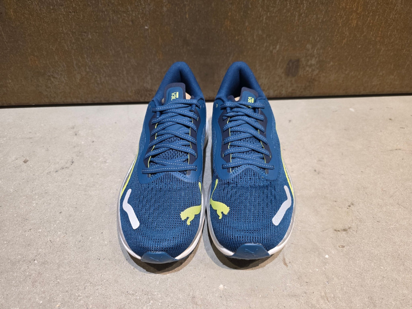 Freizeit - Damenschuh von Puma, PUMA BORA HANSGOHE VELOCITY NITRO™ 3 LAUFSCHUH DAMEN in variant_title vor USEDBIKES - OB.DE Hintergrund