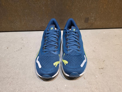 Freizeit - Damenschuh von Puma, PUMA BORA HANSGOHE VELOCITY NITRO™ 3 LAUFSCHUH DAMEN in variant_title vor USEDBIKES - OB.DE Hintergrund