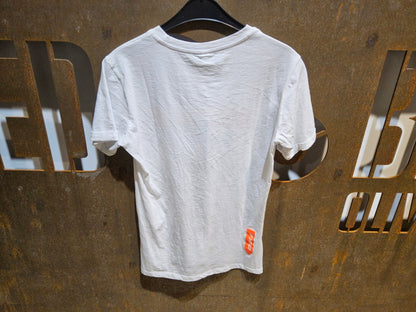 Trikot Herren von Q36.5, Q36.5 T - SHIRT LOGO / WHITE ORANGE in variant_title vor USEDBIKES - OB.DE Hintergrund