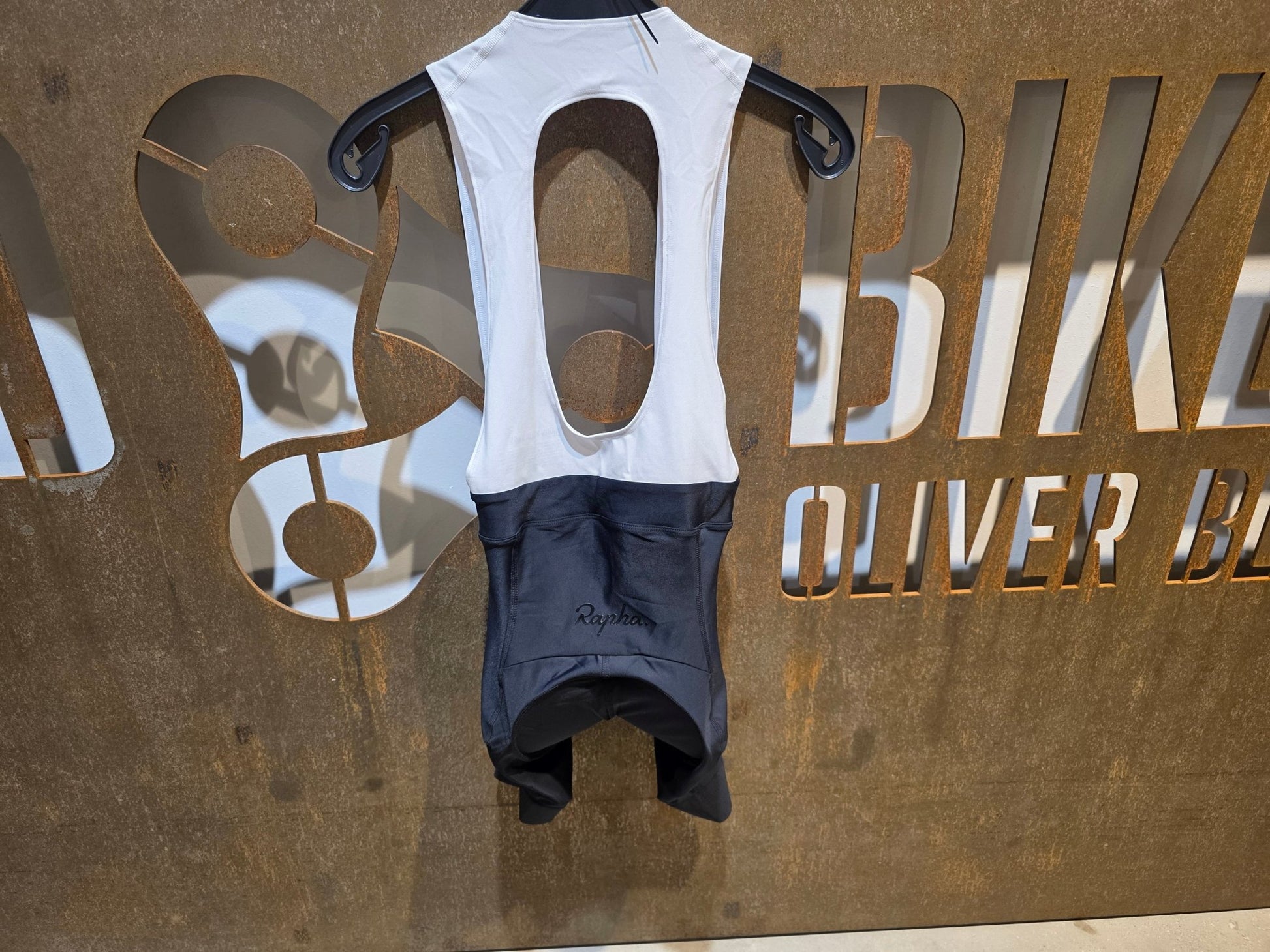 Hosen Herren von Rapha, RAPHA CORE BIBSHORT / TRÄGERHOSE / S vor USEDBIKES - OB.DE Hintergrund