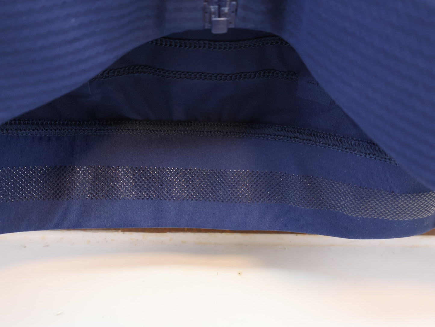 Trikot Herren von Rapha, RAPHA CORE LIGHTWEIGHT RADTRIKOT / HERREN / NAVY / ATMUNGSAKTIV vor USEDBIKES - OB.DE Hintergrund