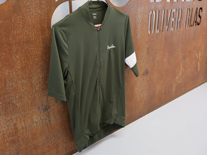 Trikot Herren von Rapha, RAPHA CORE RADTRIKOT / HERREN / GRÖSSE S / ATMUNGSAKTIV / KURZARM vor USEDBIKES - OB.DE Hintergrund