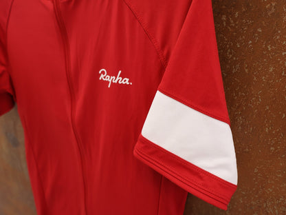 Trikot Herren von Rapha, RAPHA CORE RADTRIKOT / HERREN / GRÖSSE S / ROT / ATMUNGSAKTIV vor USEDBIKES - OB.DE Hintergrund