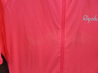 Trikot Herren von Rapha, RAPHA CORE RADTRIKOT / HERREN / VISIBILITY PINK / ATMUNGSAKTIV vor USEDBIKES - OB.DE Hintergrund