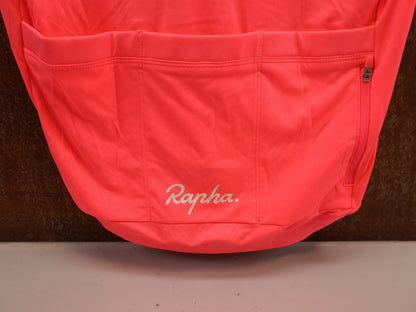 Trikot Herren von Rapha, RAPHA CORE RADTRIKOT / HERREN / VISIBILITY PINK / ATMUNGSAKTIV vor USEDBIKES - OB.DE Hintergrund
