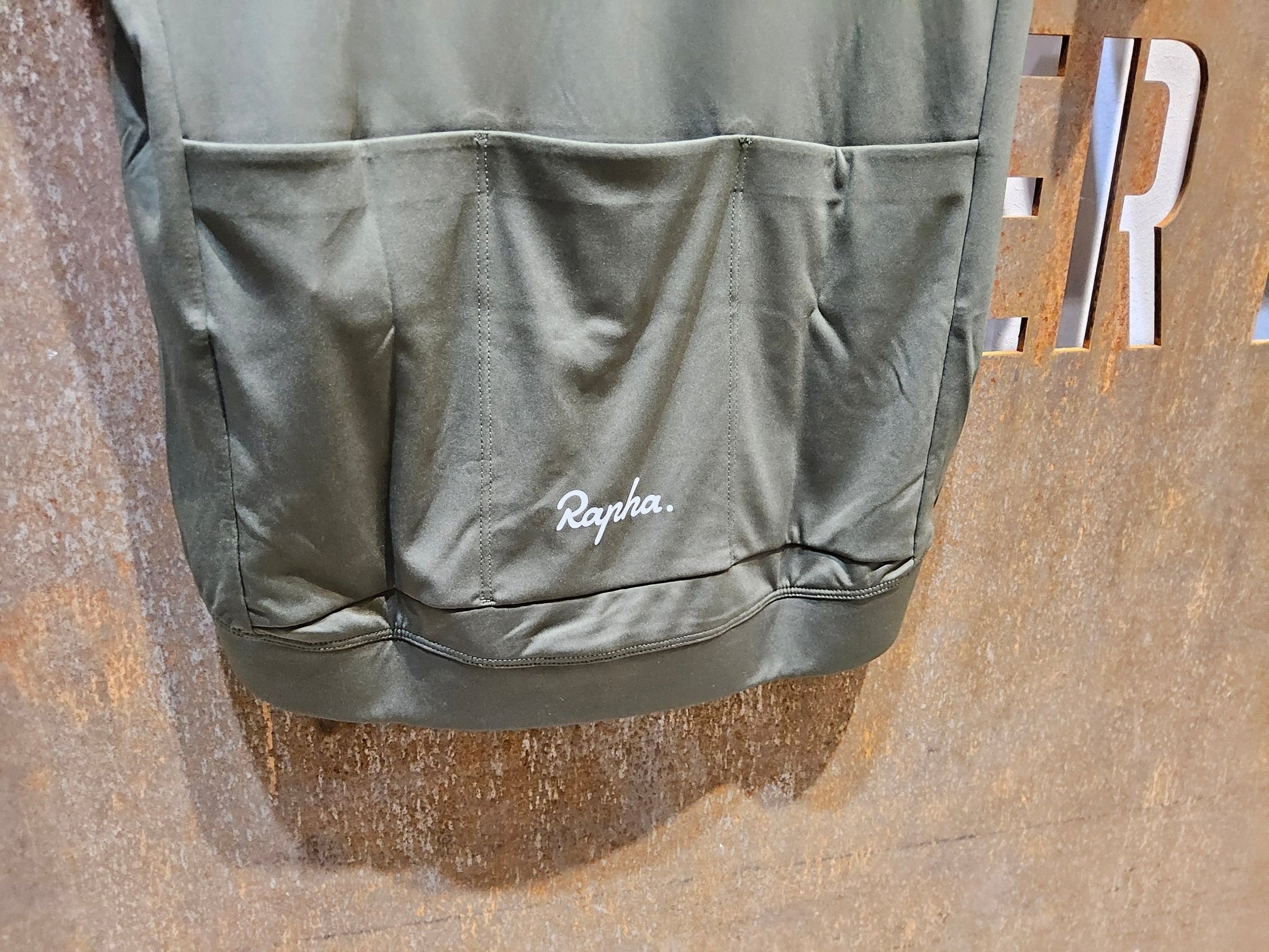 Trikot Herren von Rapha, RAPHA CORE RADTRIKOT / OLIVE GREEN / HERREN / M vor USEDBIKES - OB.DE Hintergrund