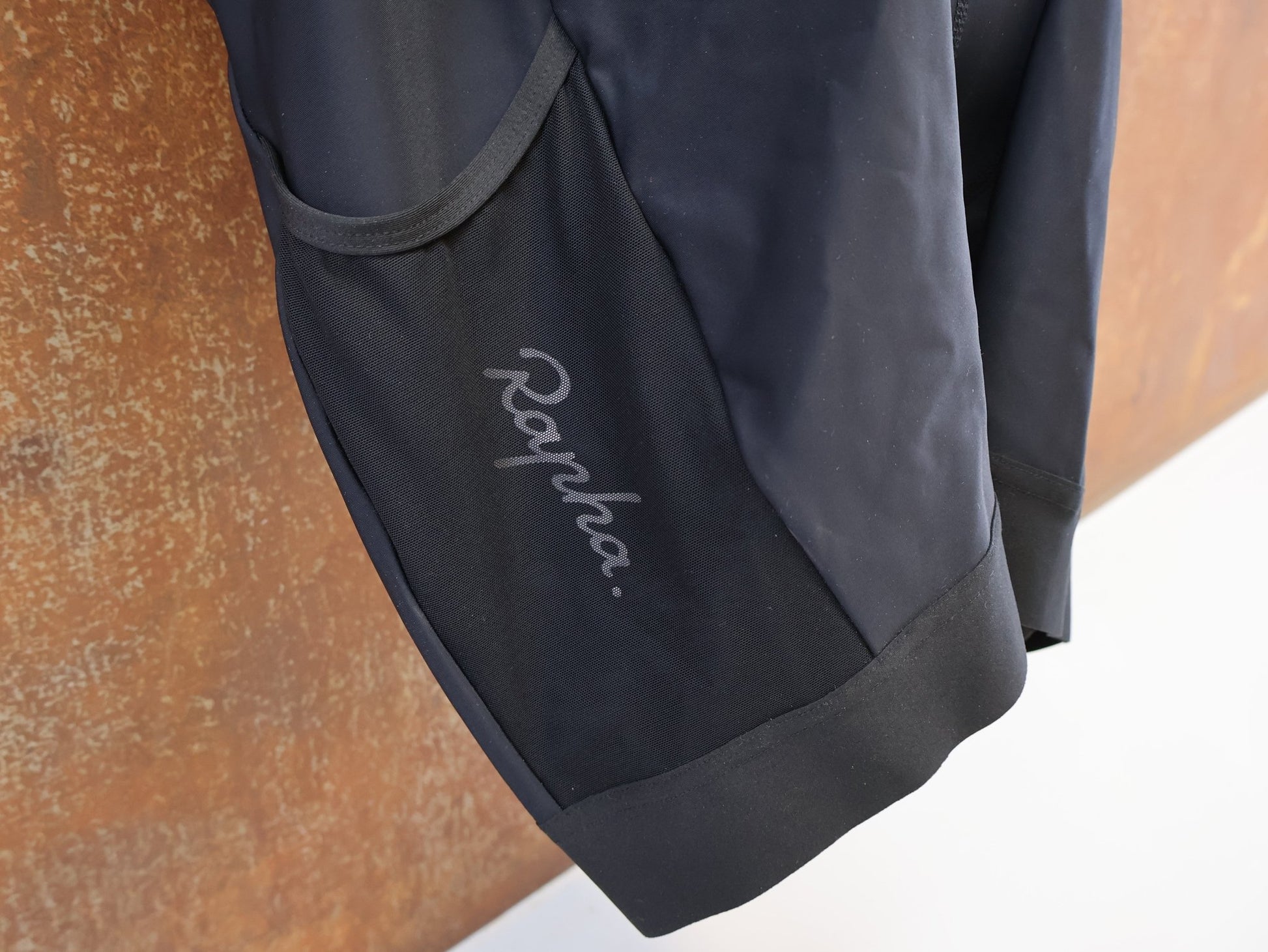 Hosen Damen von Rapha, RAPHA WOMEN'S CORE CARGO RADSHORT / DAMEN / CARGO - TASCHEN / SCHWARZ 5324631 vor USEDBIKES - OB.DE Hintergrund