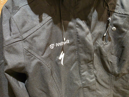 Freizeitbekleidung - BOH von Schöffel, RED BULL - BORA HANSGROHE SCHÖFFEL PRO HIGH - END WETTERSCHUTZJACKE ZIPIN JACKE / DAMEN in variant_title vor USEDBIKES - OB.DE Hintergrund