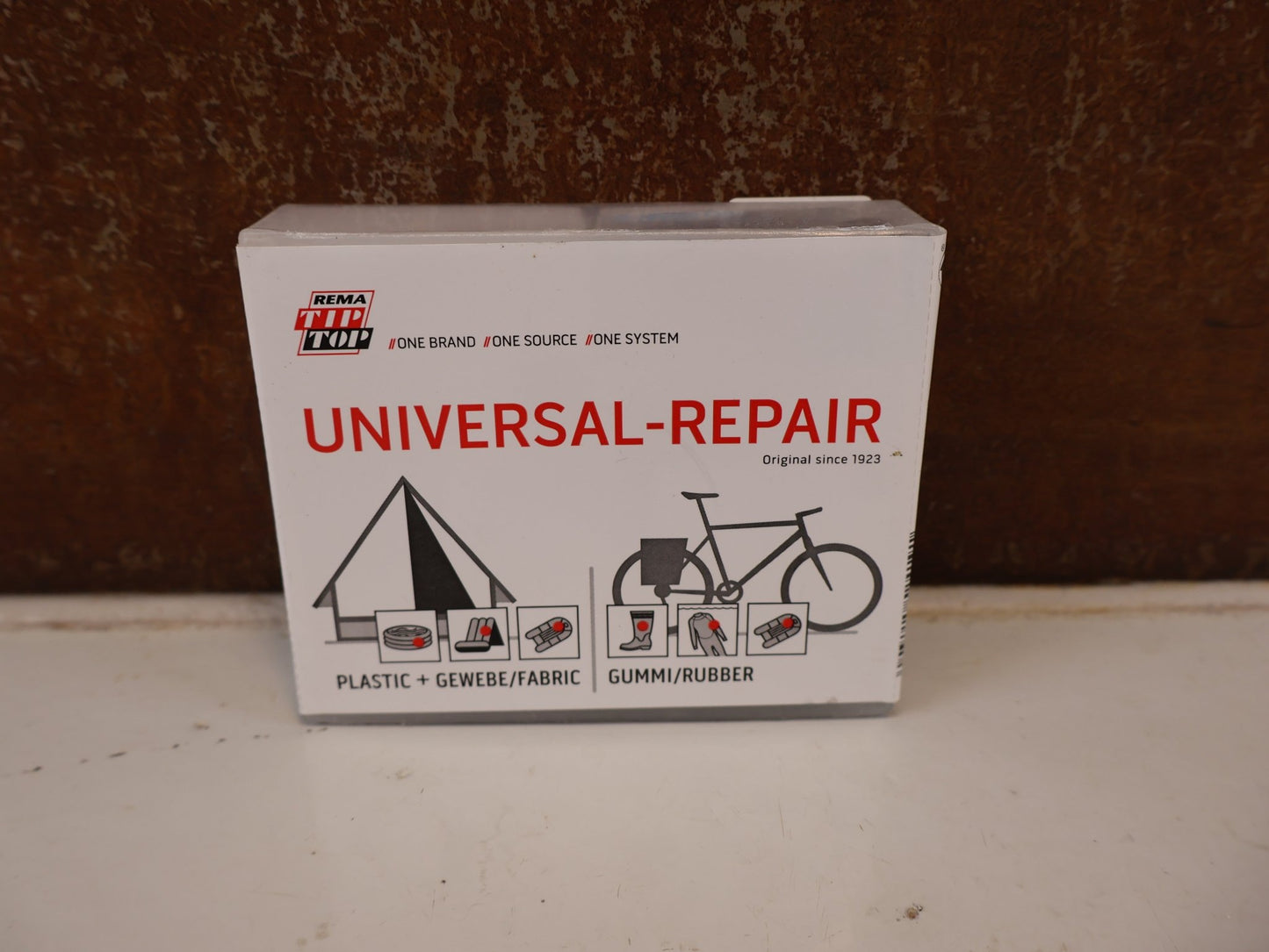 Pflege & Wartung von Rema, REMA TIP TOP UNIVERSAL REPARATURSET FLICKBOX PU PVC vor USEDBIKES-OB.DE Hintergrund