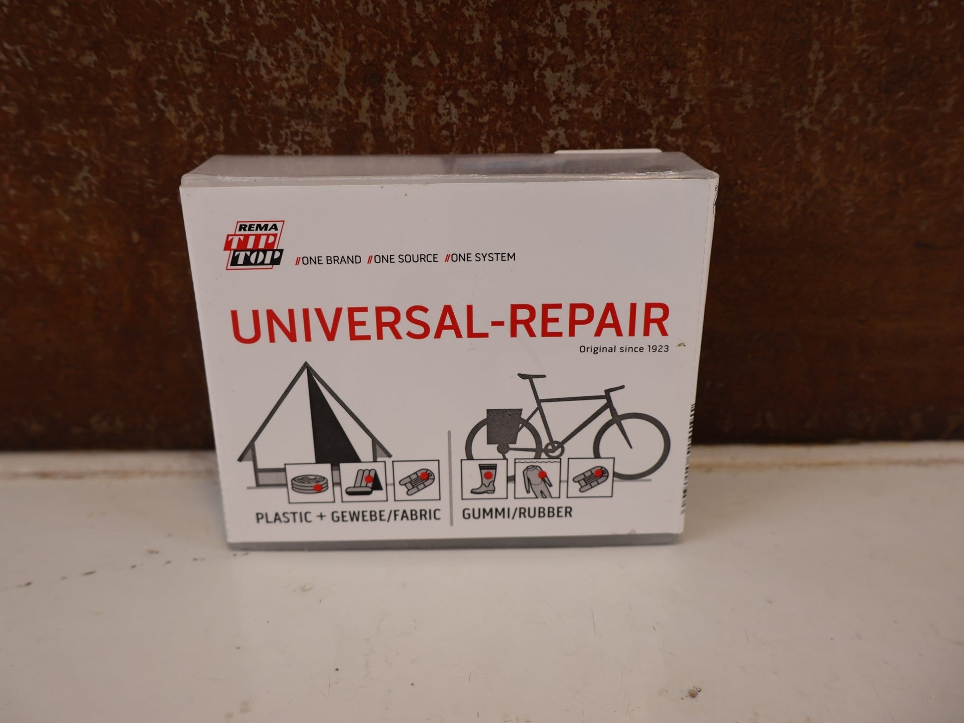 Pflege & Wartung von Rema, REMA TIP TOP UNIVERSAL REPARATURSET FLICKBOX PU PVC vor USEDBIKES-OB.DE Hintergrund