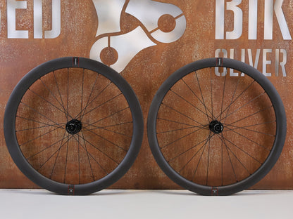 Laufrad/Laufradsatz von Reserve, RESERVE 42 | 49 CARBON LAUFRADSATZ RENNRAD AERO ZIPP NABEN CL vor USEDBIKES-OB.DE Hintergrund