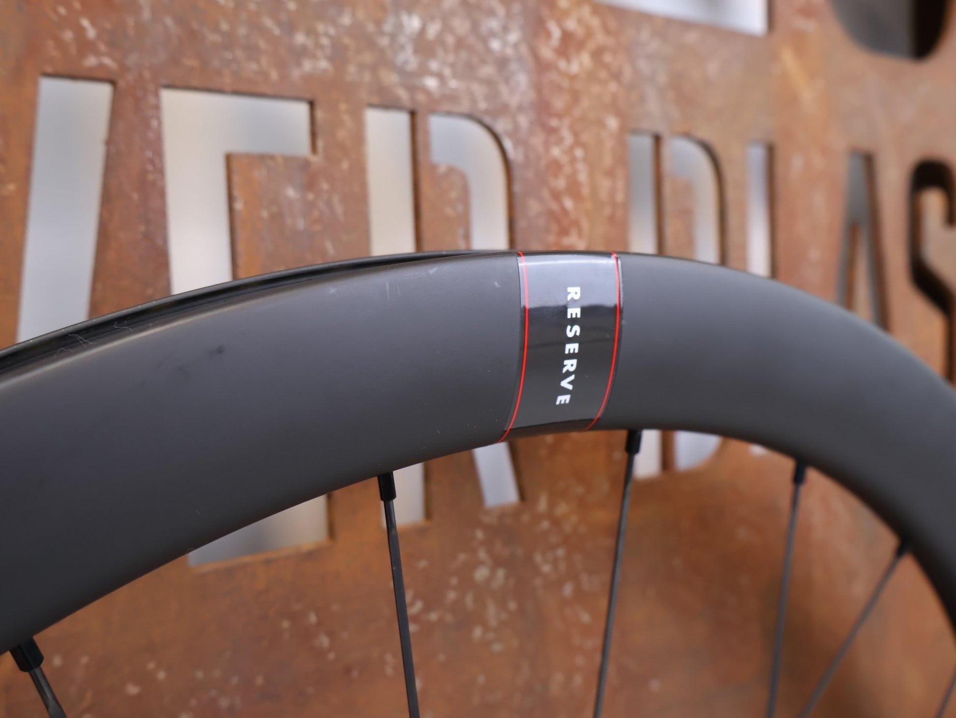 Laufrad/Laufradsatz von Reserve, RESERVE 42 | 49 CARBON LAUFRADSATZ RENNRAD AERO ZIPP NABEN CL vor USEDBIKES-OB.DE Hintergrund