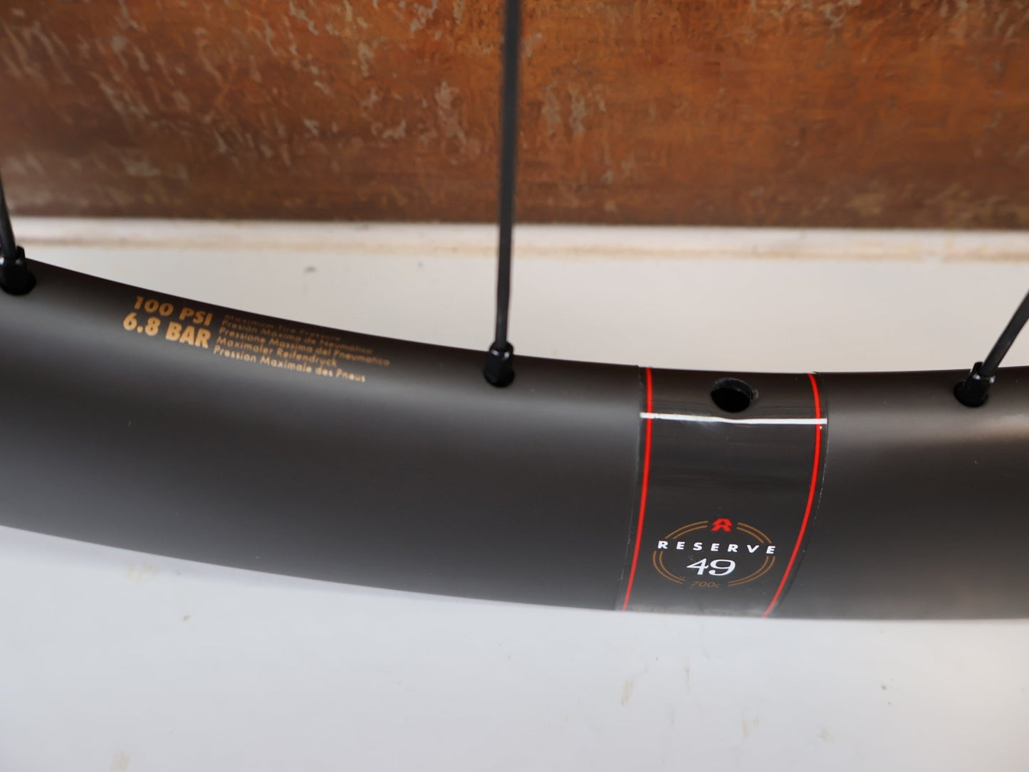 Laufrad/Laufradsatz von Reserve, RESERVE 42 | 49 CARBON LAUFRADSATZ RENNRAD AERO ZIPP NABEN CL vor USEDBIKES-OB.DE Hintergrund