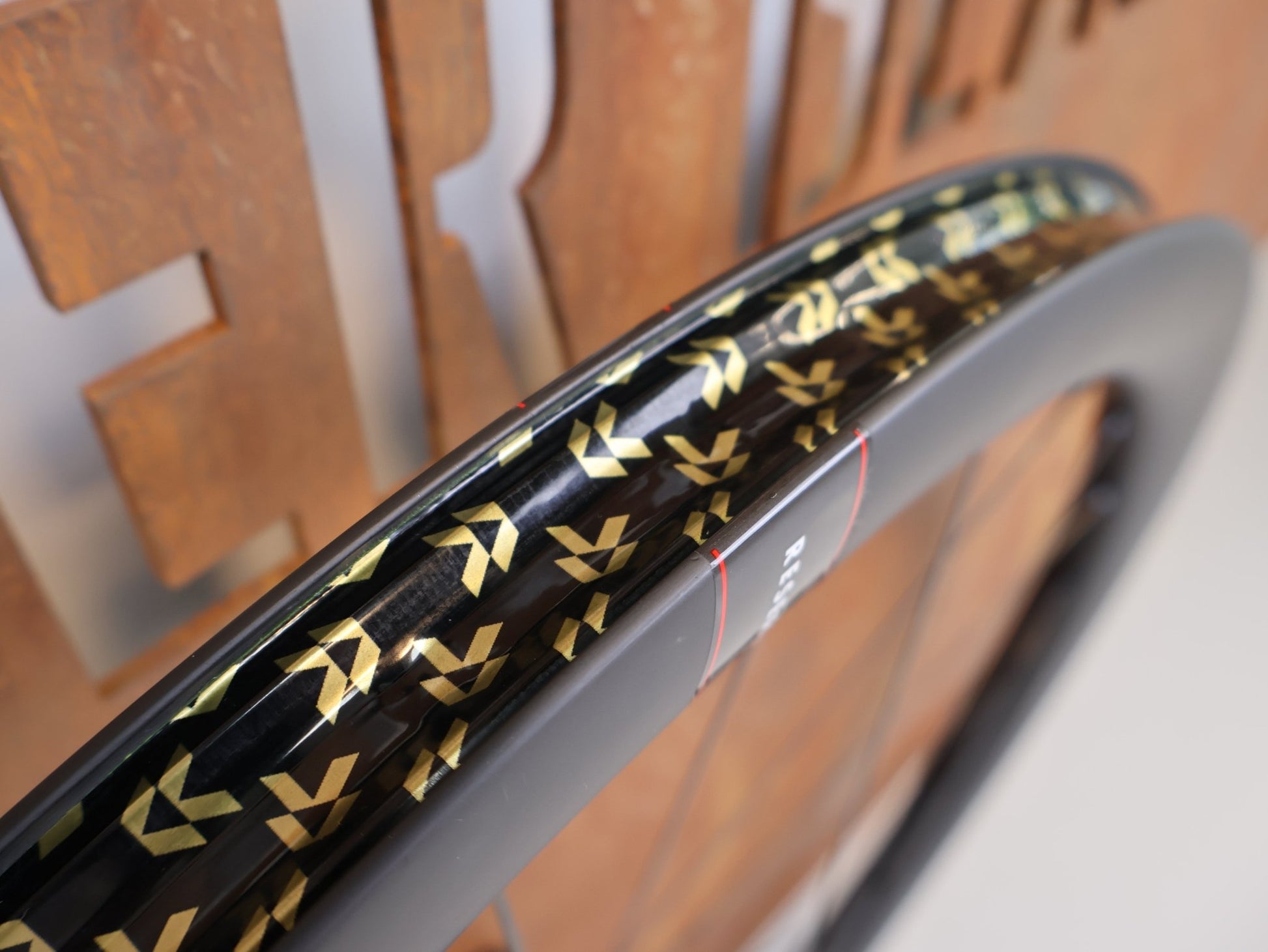 Laufrad/Laufradsatz von Reserve, RESERVE 42 | 49 CARBON LAUFRADSATZ RENNRAD AERO ZIPP NABEN CL vor USEDBIKES-OB.DE Hintergrund