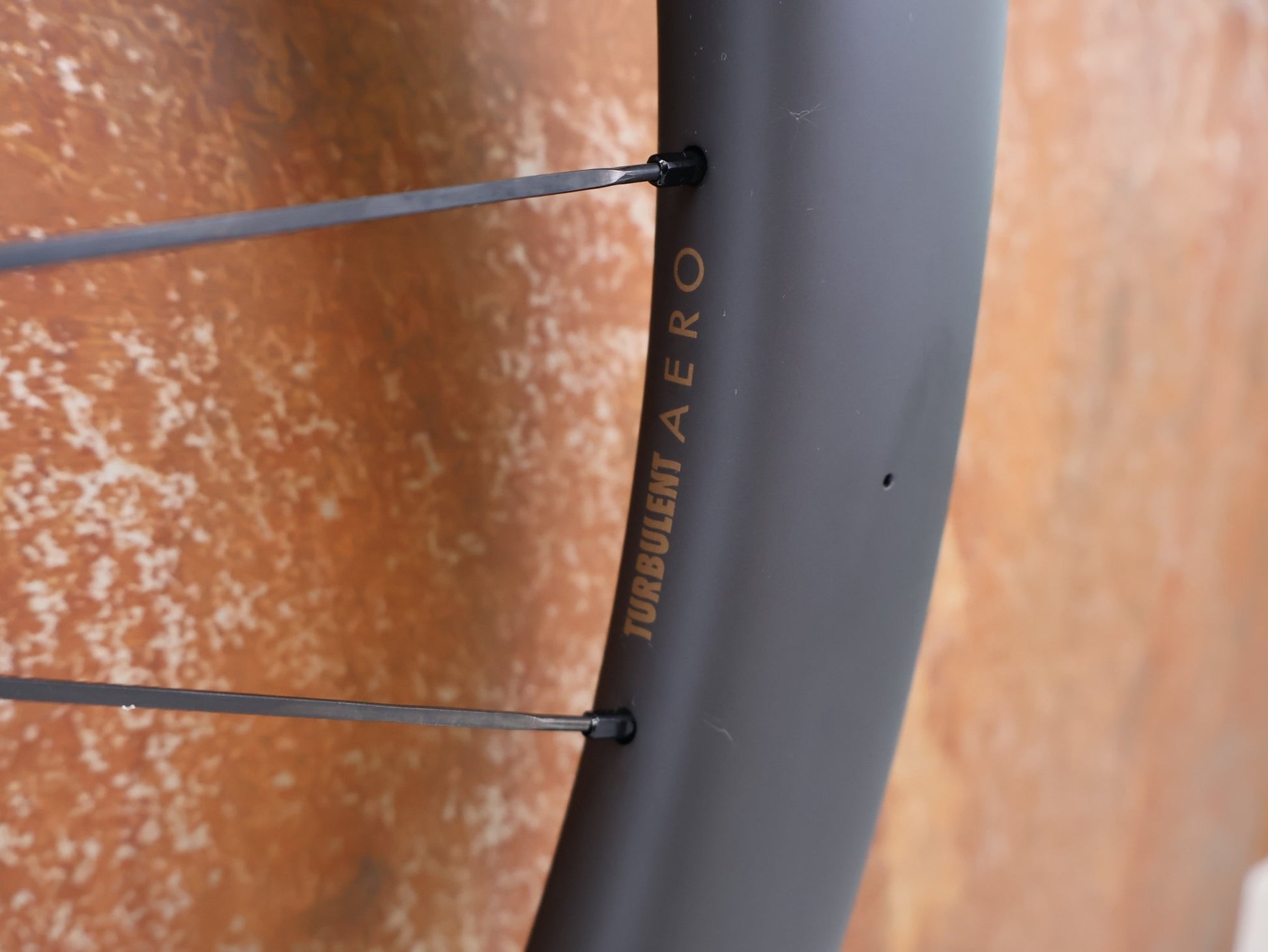 Laufrad/Laufradsatz von Reserve, RESERVE 42 | 49 CARBON LAUFRADSATZ RENNRAD AERO ZIPP NABEN CL vor USEDBIKES-OB.DE Hintergrund