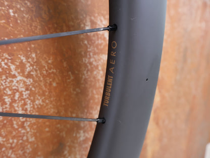 Laufrad/Laufradsatz von Reserve, RESERVE 42 | 49 CARBON LAUFRADSATZ RENNRAD AERO ZIPP NABEN CL vor USEDBIKES-OB.DE Hintergrund