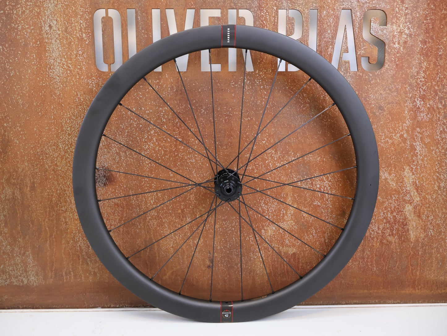 Laufrad/Laufradsatz von Reserve, RESERVE 42 | 49 CARBON LAUFRADSATZ RENNRAD AERO ZIPP NABEN CL vor USEDBIKES-OB.DE Hintergrund