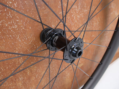 Laufrad/Laufradsatz von Reserve, RESERVE 42 | 49 CARBON LAUFRADSATZ RENNRAD AERO ZIPP NABEN CL vor USEDBIKES-OB.DE Hintergrund