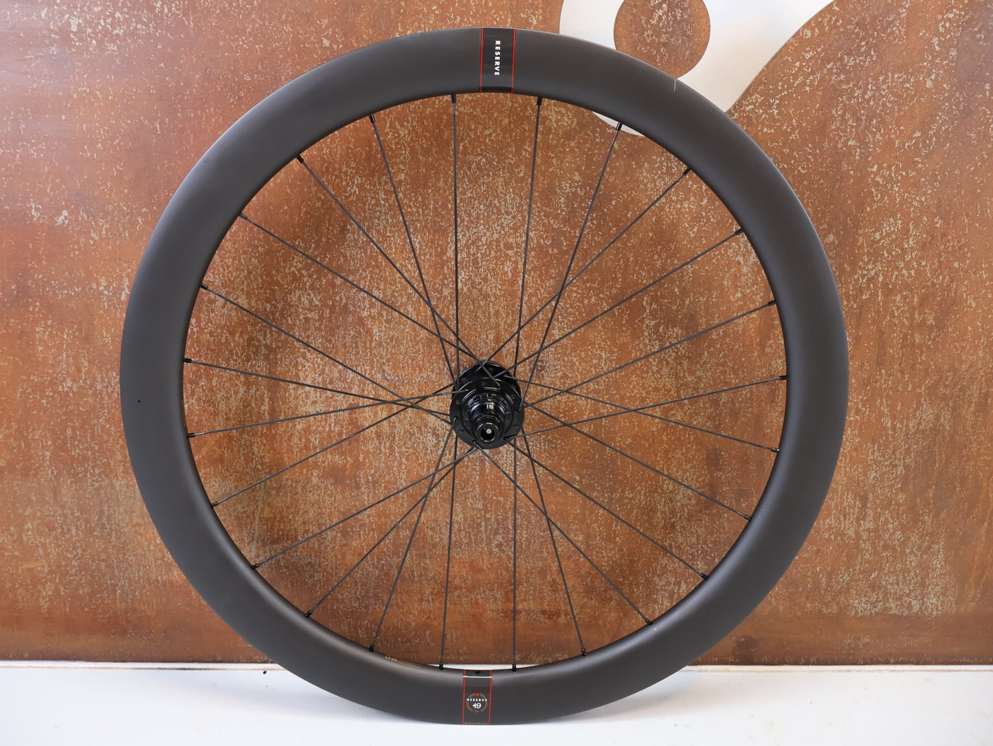 Laufrad/Laufradsatz von Reserve, RESERVE 42 | 49 CARBON LAUFRADSATZ RENNRAD AERO ZIPP NABEN CL vor USEDBIKES-OB.DE Hintergrund