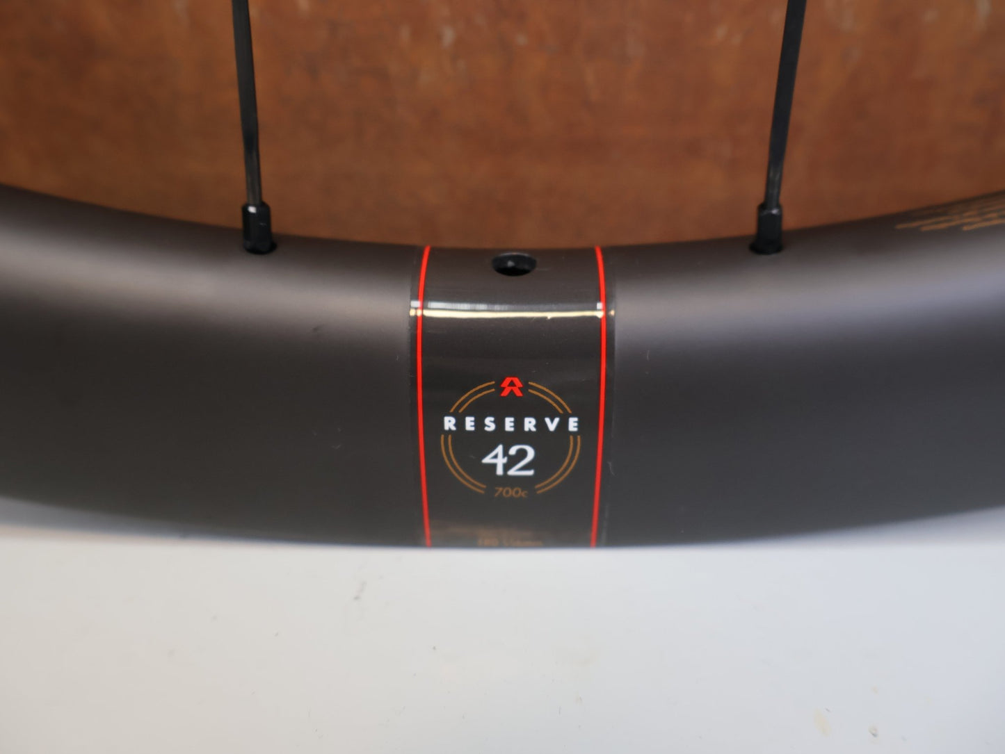 Laufrad/Laufradsatz von Reserve, RESERVE 42 | 49 CARBON LAUFRADSATZ RENNRAD AERO ZIPP NABEN CL vor USEDBIKES-OB.DE Hintergrund