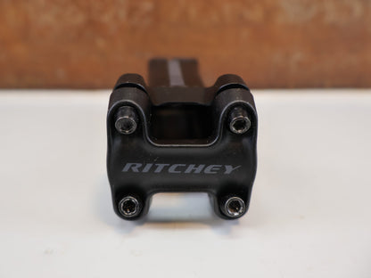 Vorbau von Ritchey, RITCHEY COMP SWITCH / 110 MM / INTEGRATED VORBAU / 31.8 MM / -6 GRAD vor USEDBIKES-OB.DE Hintergrund