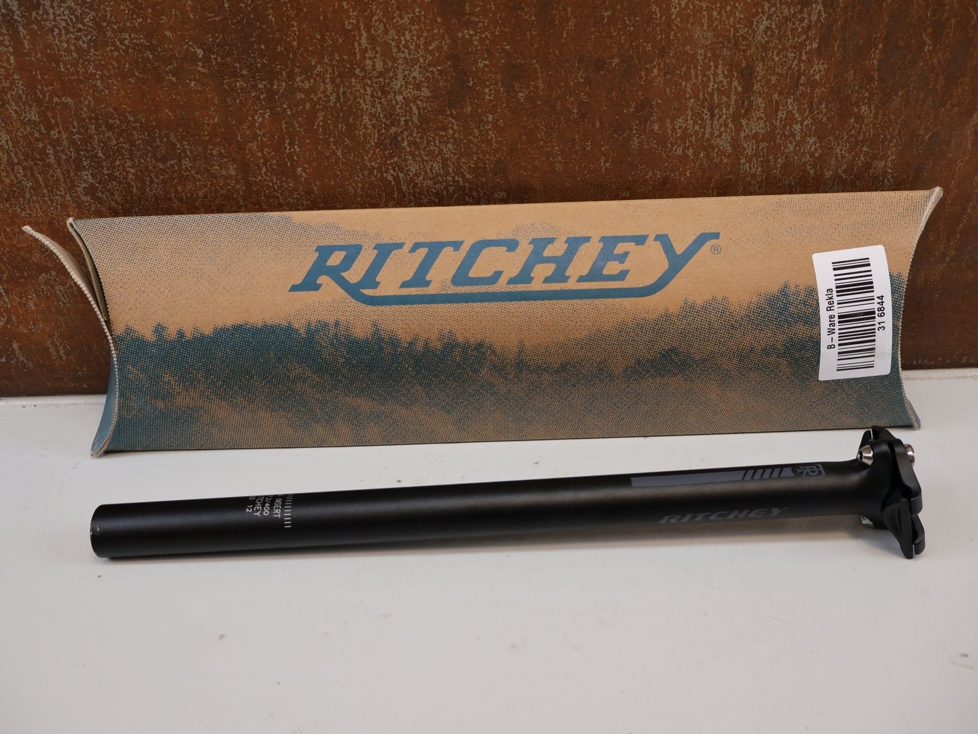 Sattelstütze von Ritchey, RITCHEY COMP ZERO / 27.2 MM / 400 MM / 0 MM OFFSET / SATTELSTÜTZE vor USEDBIKES-OB.DE Hintergrund