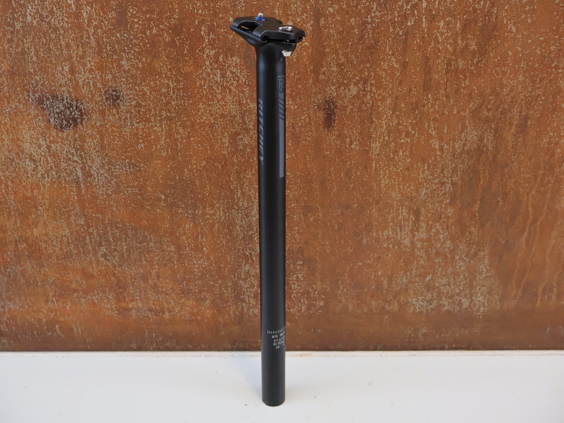 Sattelstütze von Ritchey, RITCHEY COMP ZERO / 27.2 MM / 400 MM / 0 MM OFFSET / SATTELSTÜTZE vor USEDBIKES-OB.DE Hintergrund