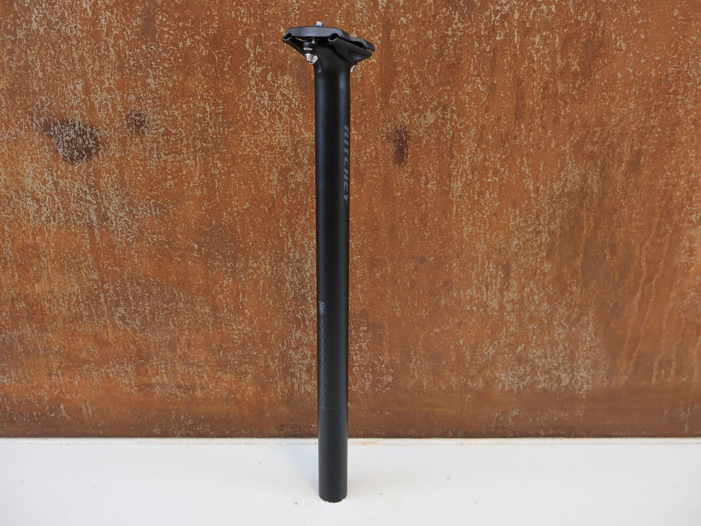 Sattelstütze von Ritchey, RITCHEY COMP ZERO / 27.2 MM / 400 MM / 0 MM OFFSET / SATTELSTÜTZE vor USEDBIKES-OB.DE Hintergrund