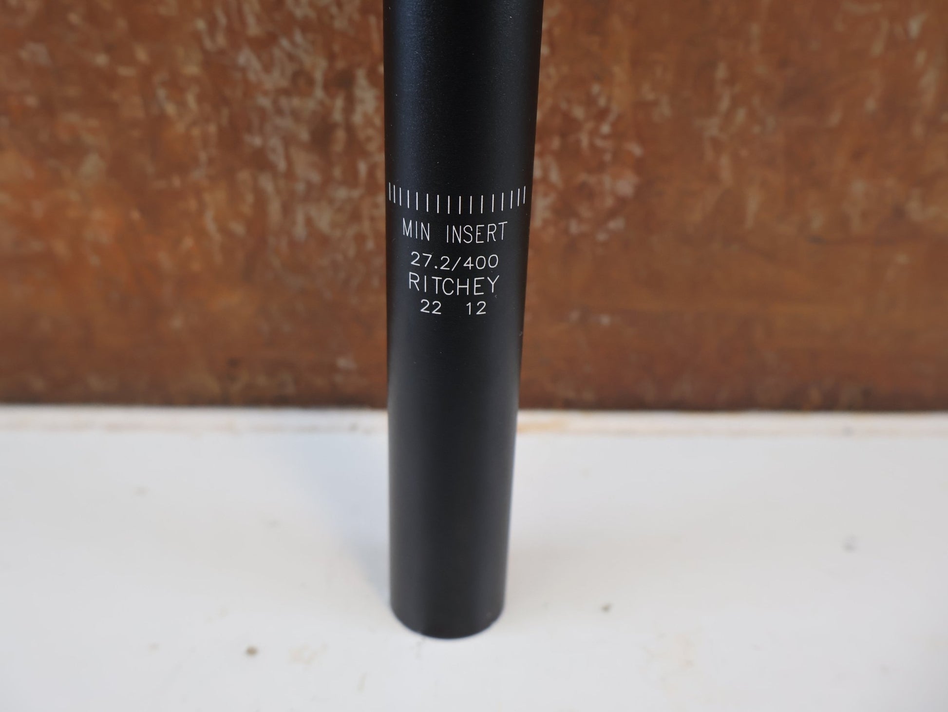 Sattelstütze von Ritchey, RITCHEY COMP ZERO / 27.2 MM / 400 MM / 0 MM OFFSET / SATTELSTÜTZE vor USEDBIKES-OB.DE Hintergrund