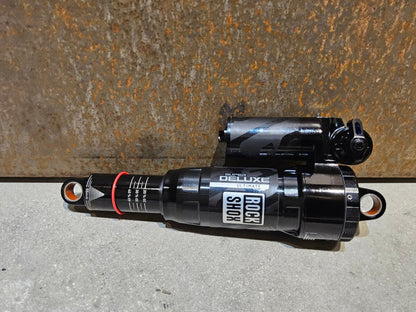 Federgabel & Dämpfer von Rock Shox, ROCK SHOX SUPER DELUXE ULTIMATE DÄMPFER 210X55MM vor USEDBIKES - OB.DE Hintergrund