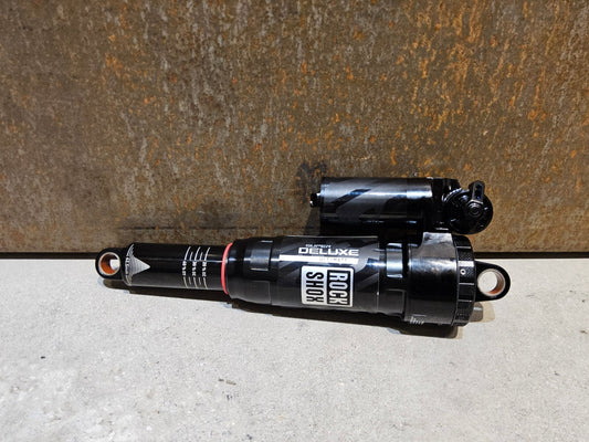 Federgabel & Dämpfer von Rock Shox, ROCK SHOX SUPER DELUXE ULTIMATE DÄMPFER 230X62.5MM vor USEDBIKES - OB.DE Hintergrund