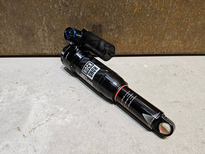 Federgabel & Dämpfer von Rock Shox, ROCK SHOX SUPER DELUXE ULTIMATE DÄMPFER 230X62.5MM vor USEDBIKES - OB.DE Hintergrund