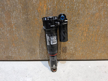 Federgabel & Dämpfer von Rock Shox, ROCK SHOX SUPER DELUXE ULTIMATE TRUNNION DÄMPFER 180X55MM vor USEDBIKES - OB.DE Hintergrund