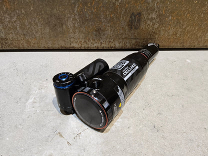 Federgabel & Dämpfer von Rock Shox, ROCK SHOX SUPER DELUXE ULTIMATE TRUNNION DÄMPFER 180X55MM vor USEDBIKES - OB.DE Hintergrund