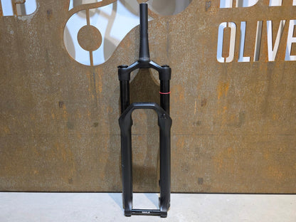 Federgabel von Rock Shox, ROCKSHOX 35 GOLD RL / 29" / 35MM / 150MM / BOOST / SCHWARZ MATT in variant_title vor USEDBIKES - OB.DE Hintergrund