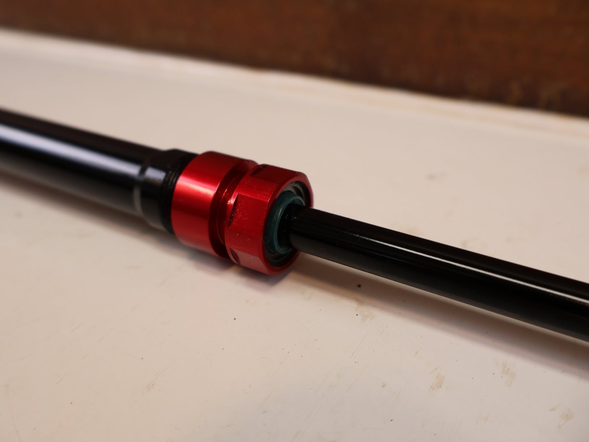 Federgabel von Rock Shox, ROCKSHOX CHARGER 3 RC2 DÄMPFER UPGRADE KIT ZEB vor USEDBIKES-OB.DE Hintergrund