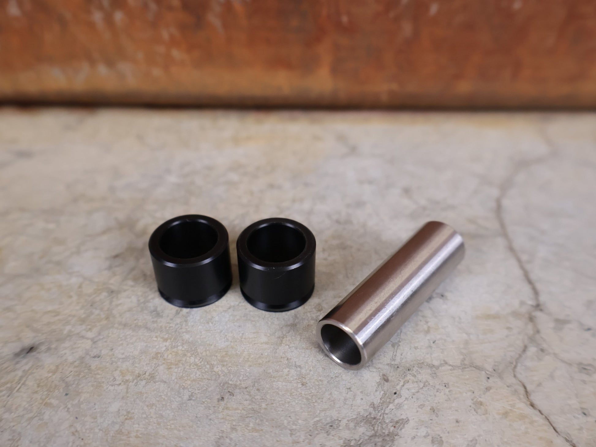 Zubehör von Rock Shox, ROCKSHOX – GLEITADAPTER / FÜHRUNGSBUCHSEN 10 × 40 MM (00.4118.091.012) vor USEDBIKES - OB.DE Hintergrund