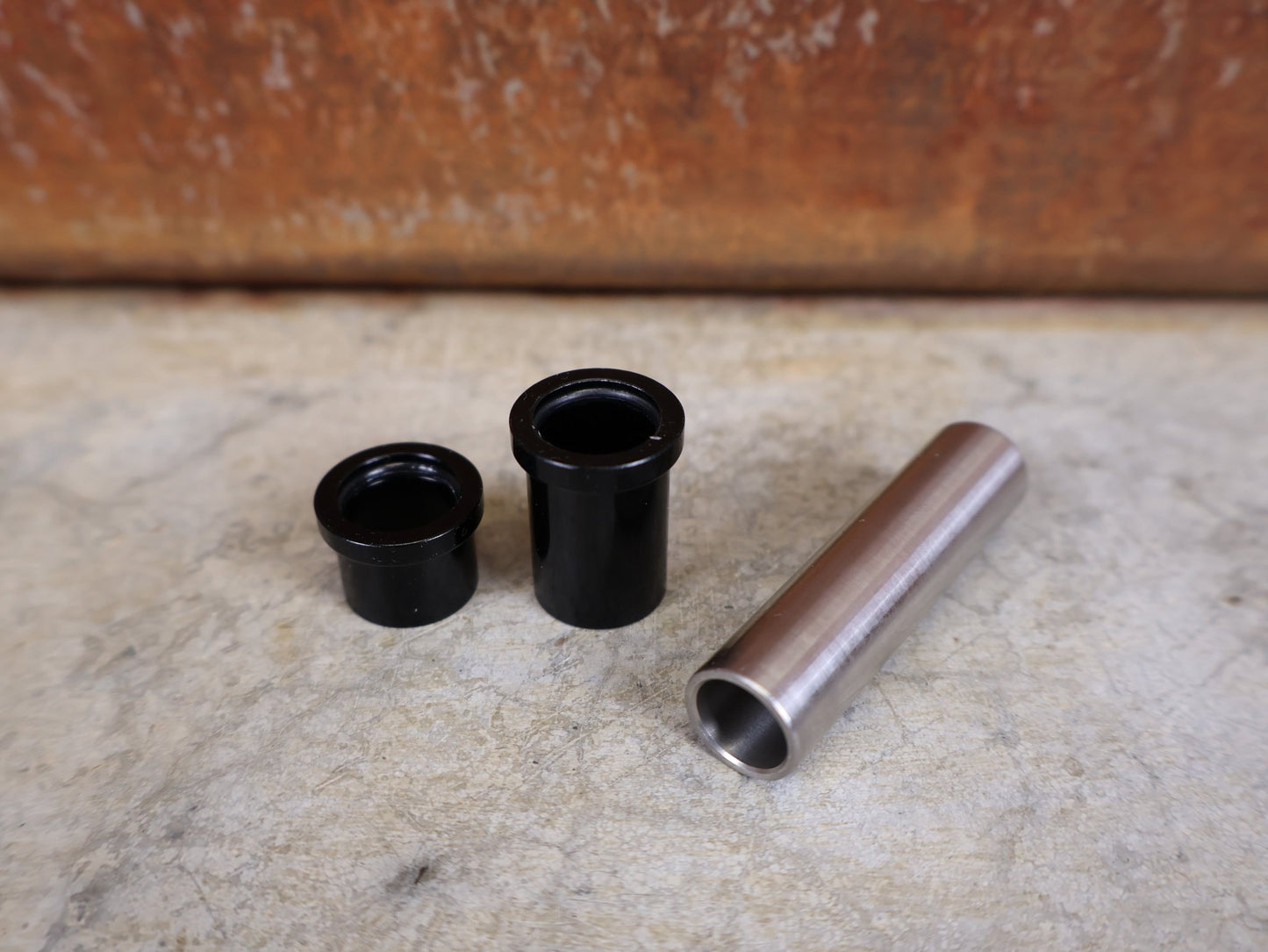 Zubehör von Rock Shox, ROCKSHOX – GLEITADAPTER / FÜHRUNGSBUCHSEN 10 × 50 MM (00.4118.159.022) vor USEDBIKES - OB.DE Hintergrund