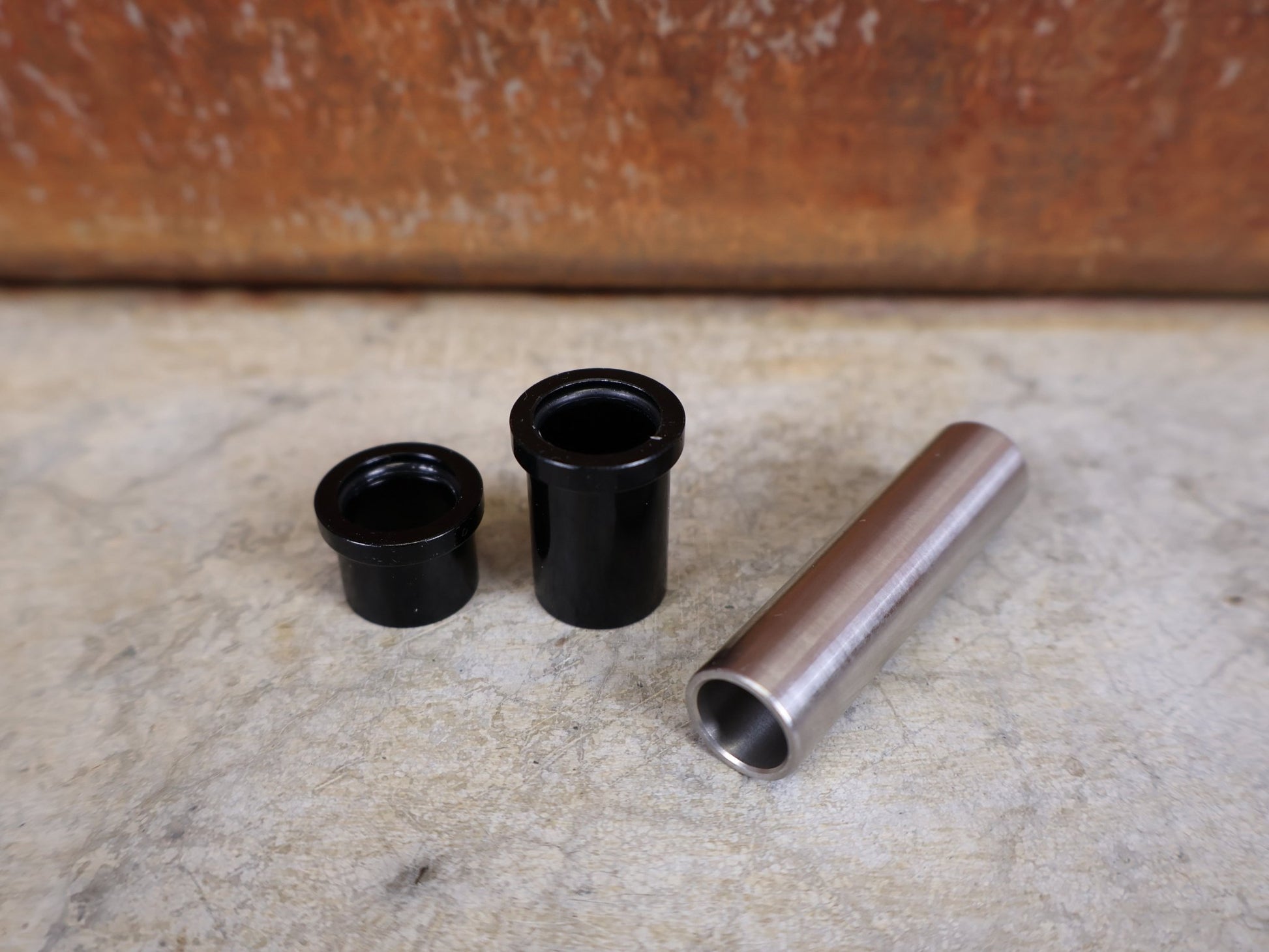 Zubehör von Rock Shox, ROCKSHOX – GLEITADAPTER / FÜHRUNGSBUCHSEN 10 × 50 MM (00.4118.159.022) vor USEDBIKES - OB.DE Hintergrund