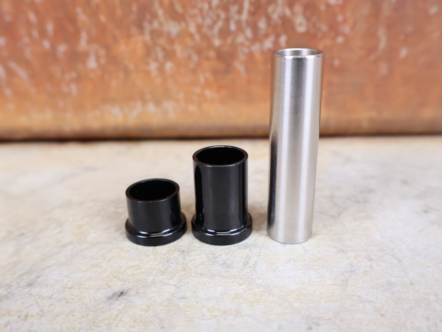 Zubehör von Rock Shox, ROCKSHOX – GLEITADAPTER / FÜHRUNGSBUCHSEN 10 × 50 MM (00.4118.159.022) vor USEDBIKES - OB.DE Hintergrund