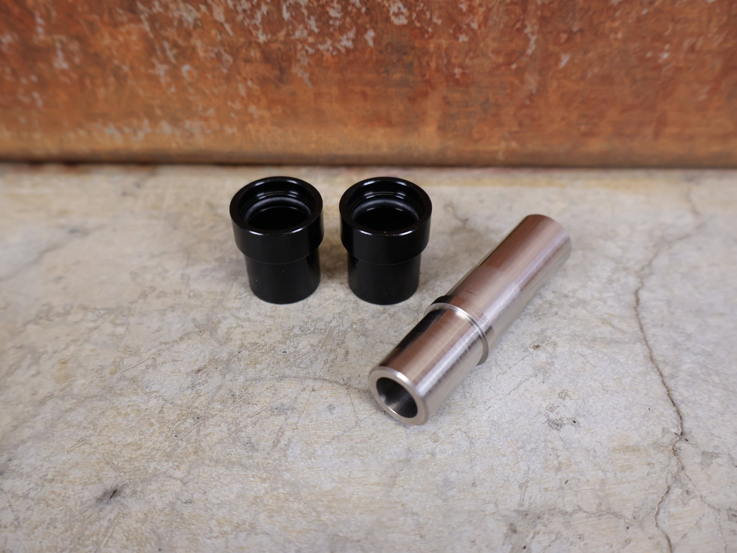 Zubehör von Rock Shox, ROCKSHOX – GLEITADAPTER / FÜHRUNGSBUCHSEN 10 × 60 MM (00.4118.159.023) vor USEDBIKES - OB.DE Hintergrund