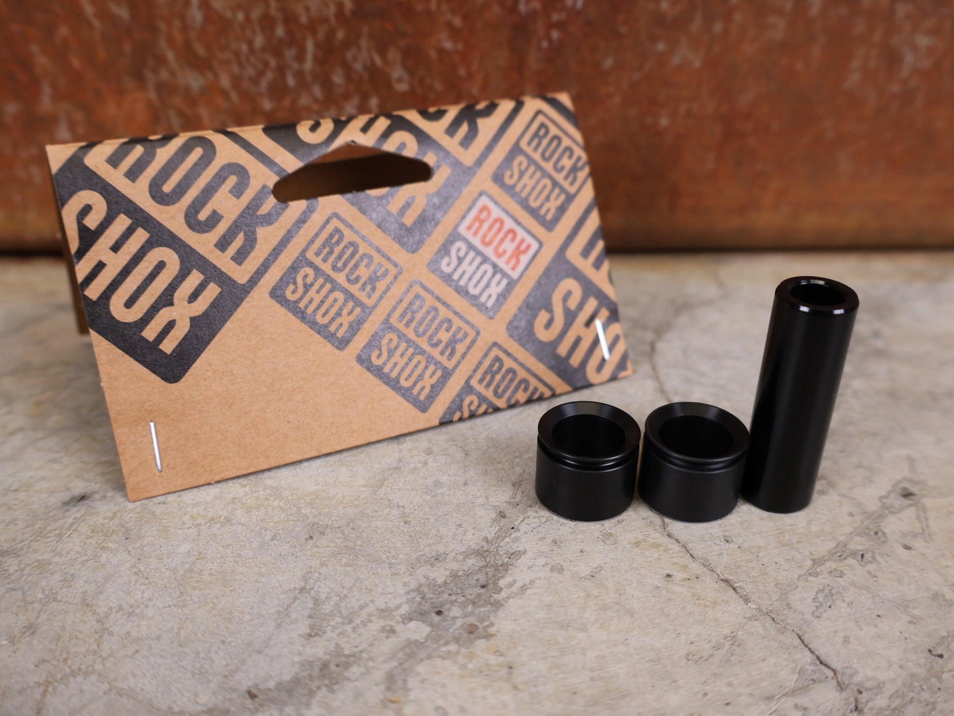 Zubehör von Rock Shox, ROCKSHOX – GLEITADAPTER / FÜHRUNGSBUCHSEN 8 × 40 MM (00.4118.091.839) vor USEDBIKES - OB.DE Hintergrund