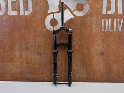 Federgabel von Rock Shox, ROCKSHOX LYRIK ULTIMATE FLIGHT ATTENDANT 29" / 150 MM / BOOST / GLOSS BLACK vor USEDBIKES-OB.DE Hintergrund