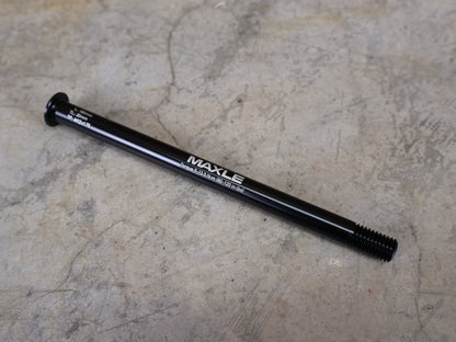 Zubehör von Rock Shox, ROCKSHOX – MAXLE STEALTH 12 × 148 MM BOOST STECKACHSE / 180 MM vor USEDBIKES - OB.DE Hintergrund