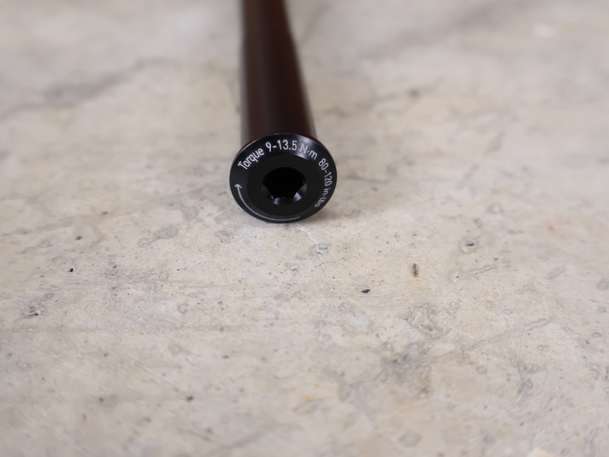 Federgabel von Rock Shox, ROCKSHOX – MAXLE STEALTH BOOST 15 × 110 MM STECKACHSE / 158MM vor USEDBIKES - OB.DE Hintergrund